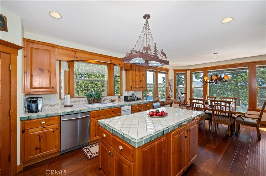483 Emerald Property Photo 19