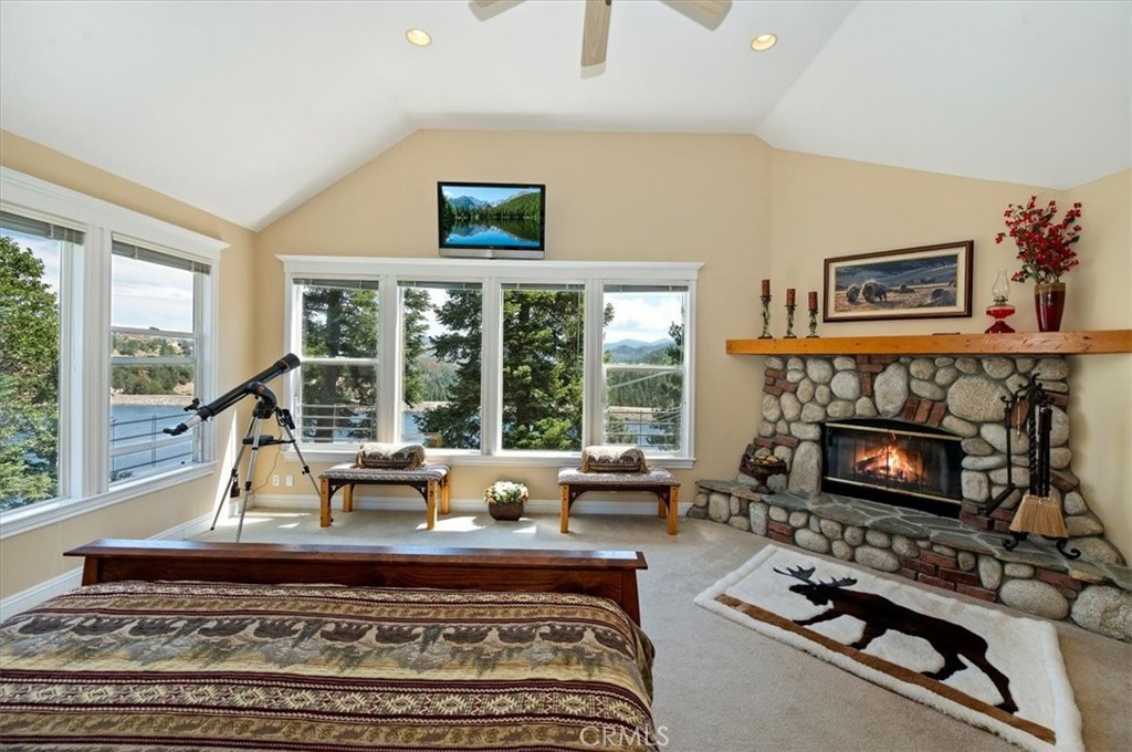 483 Emerald Property Photo 26