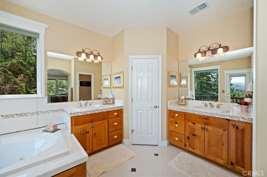 483 Emerald Property Photo 27