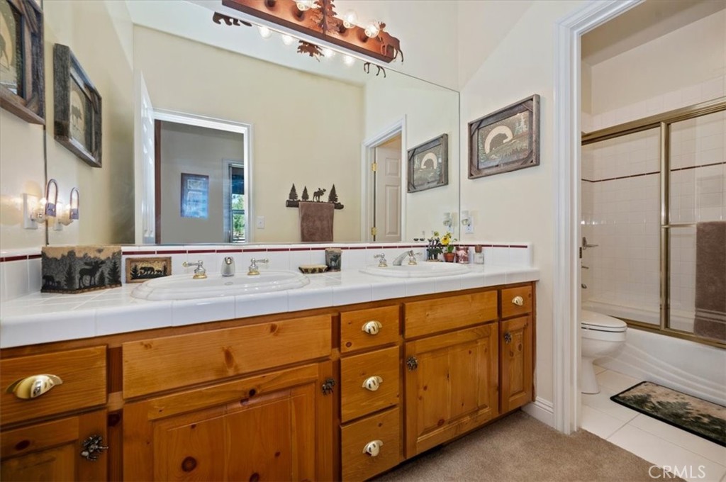483 Emerald Property Photo 44