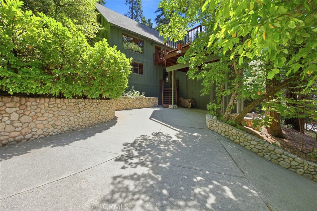 745 Kuffel Canyon Property Photo 3