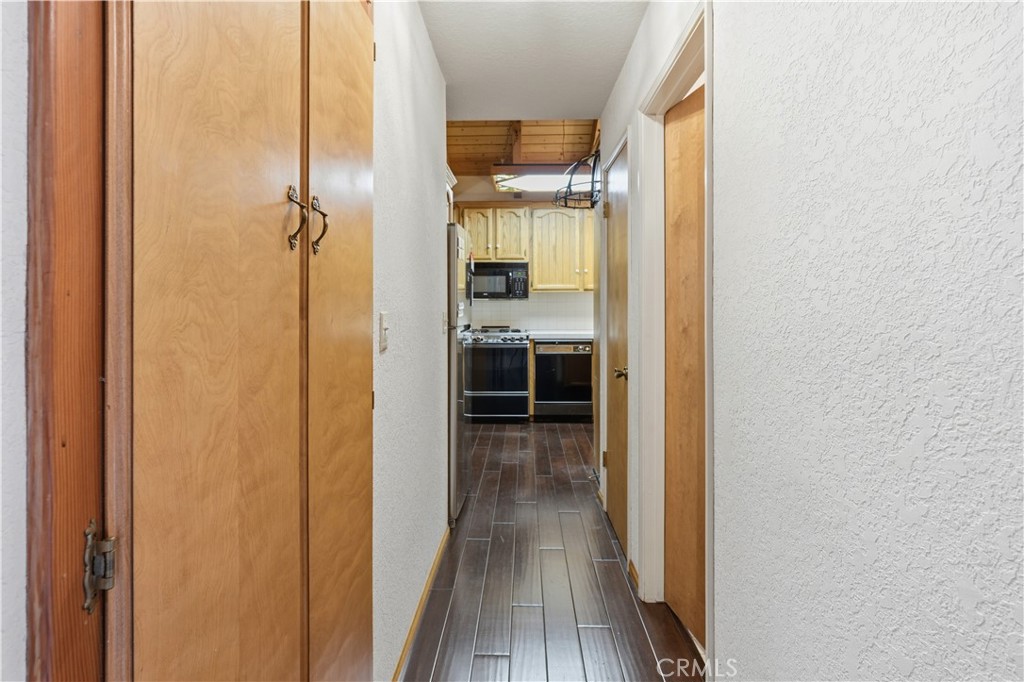 24036 Cresta Property Photo 11