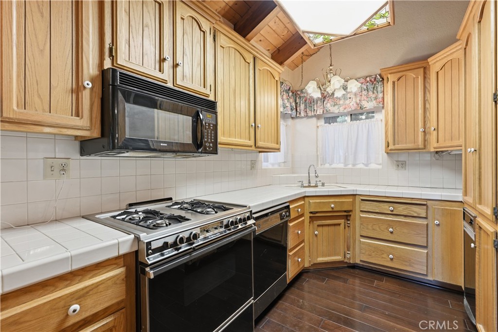 24036 Cresta Property Photo 12