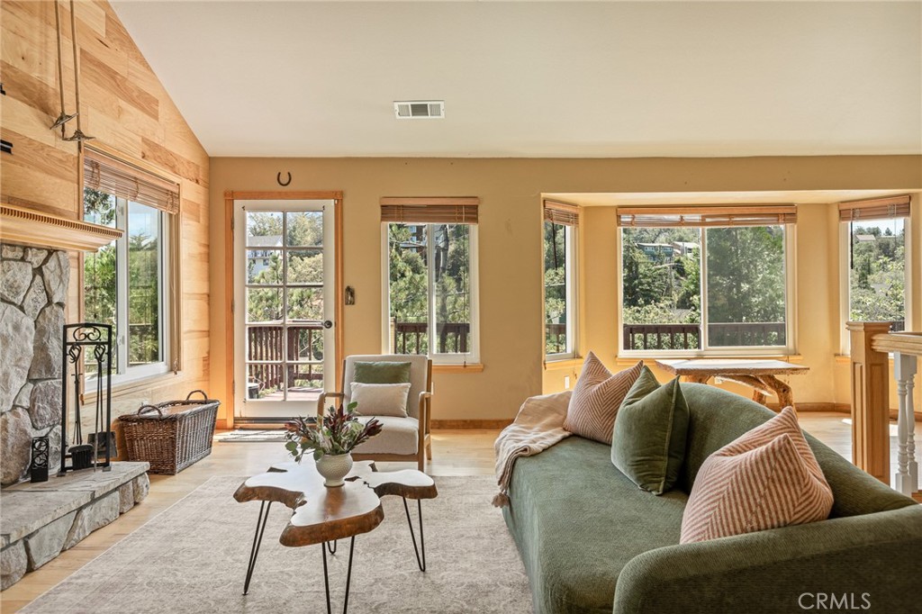 1208 Aleutian Property Photo 4