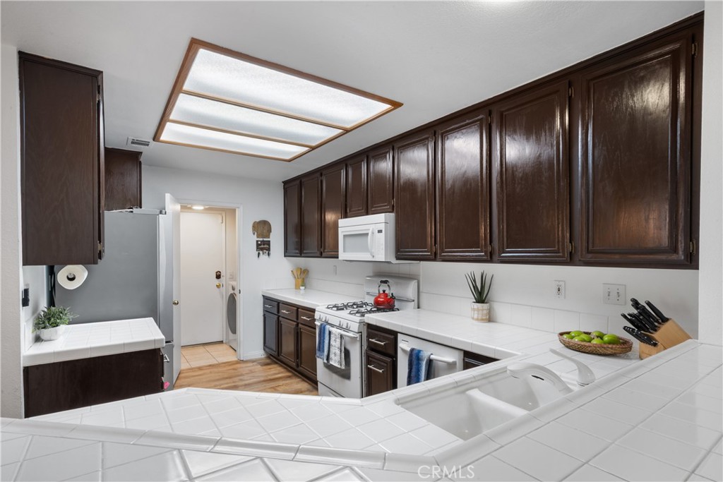 686 Azure Property Photo 10