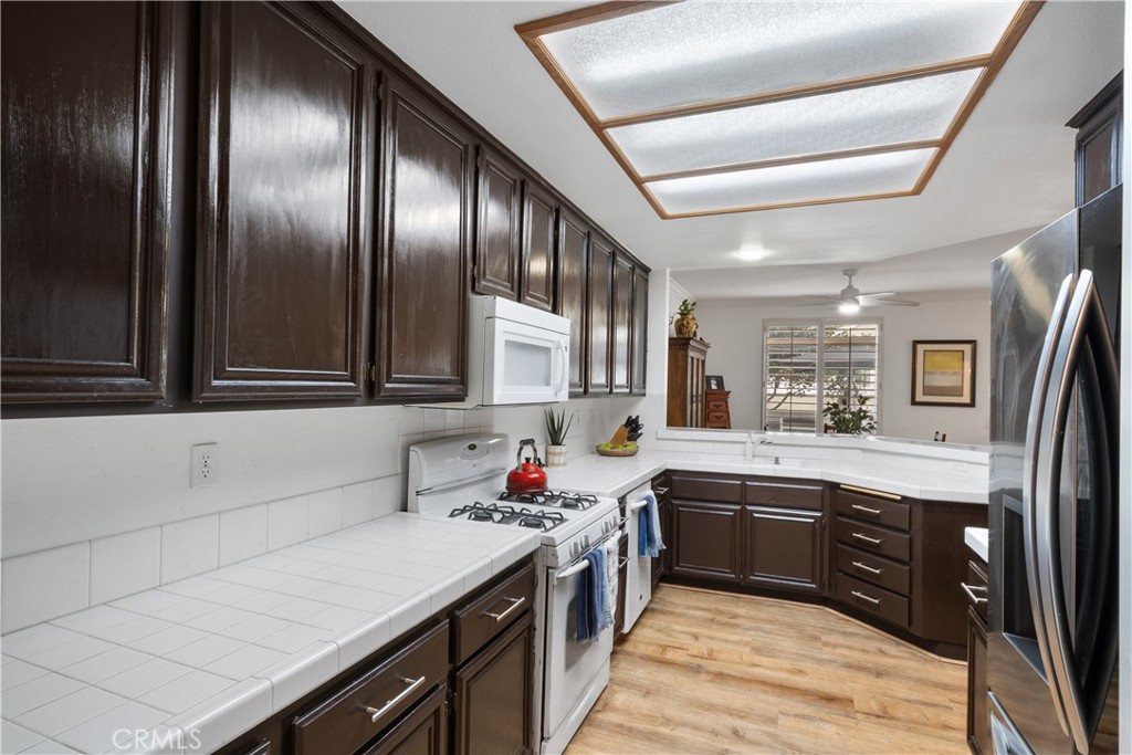686 Azure Property Photo 11