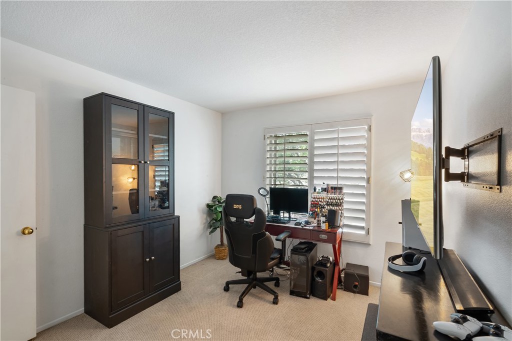 686 Azure Property Photo 17