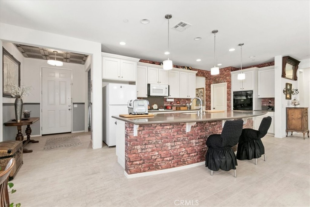 1463 Yarrow Property Photo 4