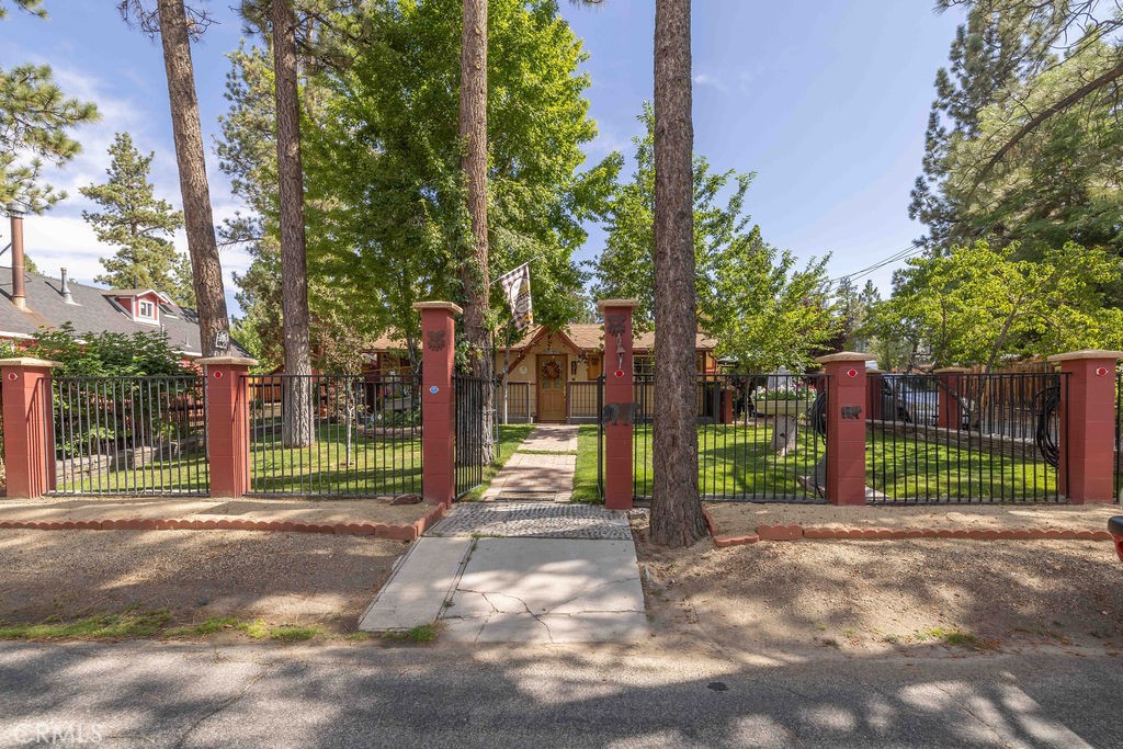500 E Meadow Property Photo 1