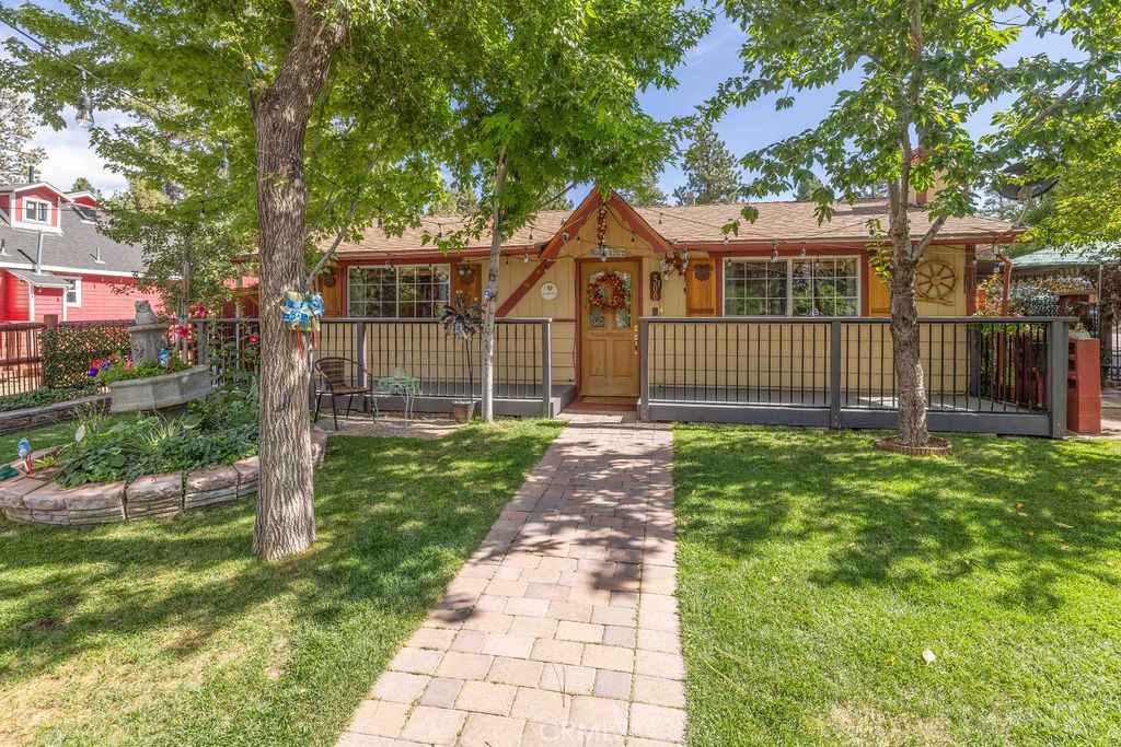 500 E Meadow Property Photo 4