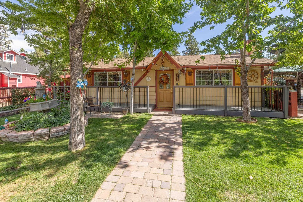 500 E Meadow Property Photo 4