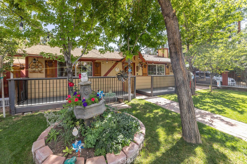 500 E Meadow Property Photo 5