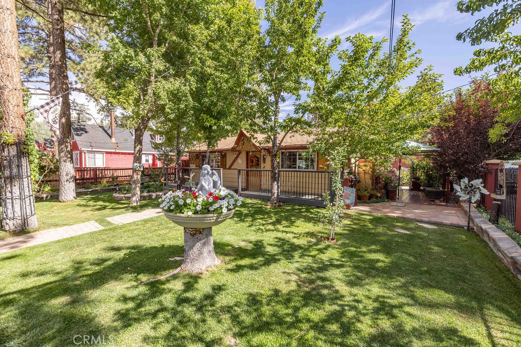 500 E Meadow Property Photo 7