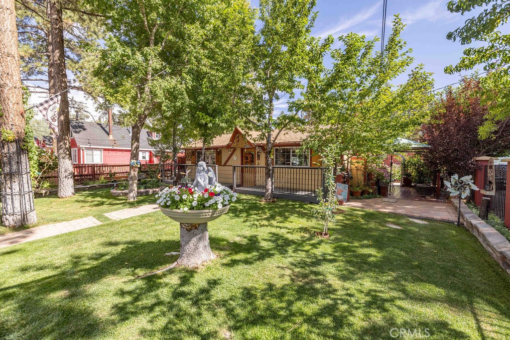 500 E Meadow Property Photo 7