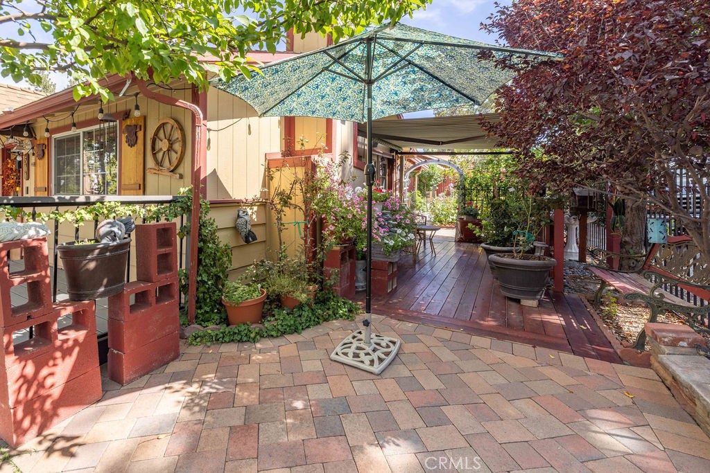 500 E Meadow Property Photo 8