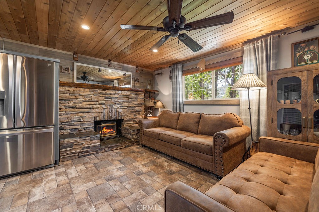 500 E Meadow Property Photo 9