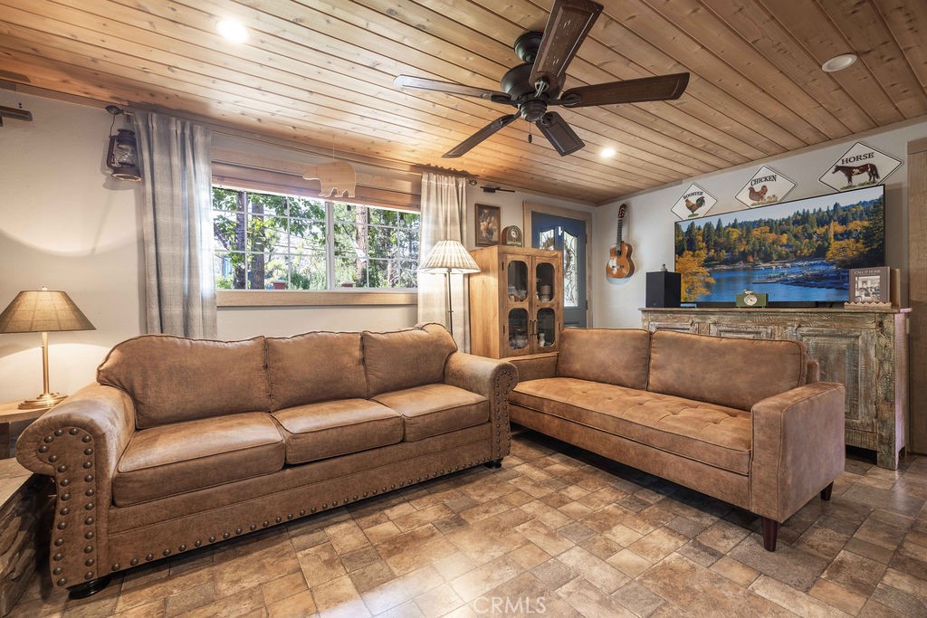 500 E Meadow Property Photo 10