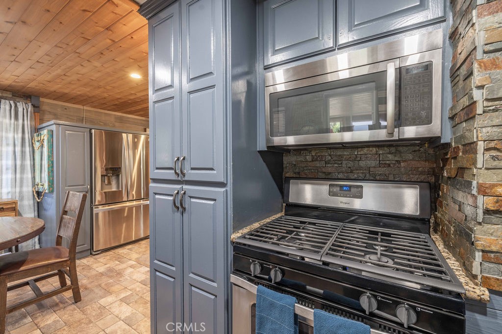 500 E Meadow Property Photo 14