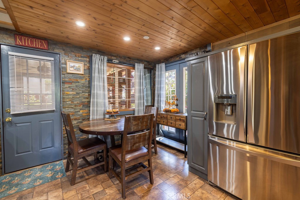500 E Meadow Property Photo 15