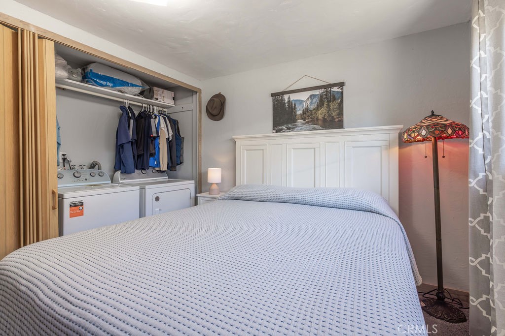 500 E Meadow Property Photo 17