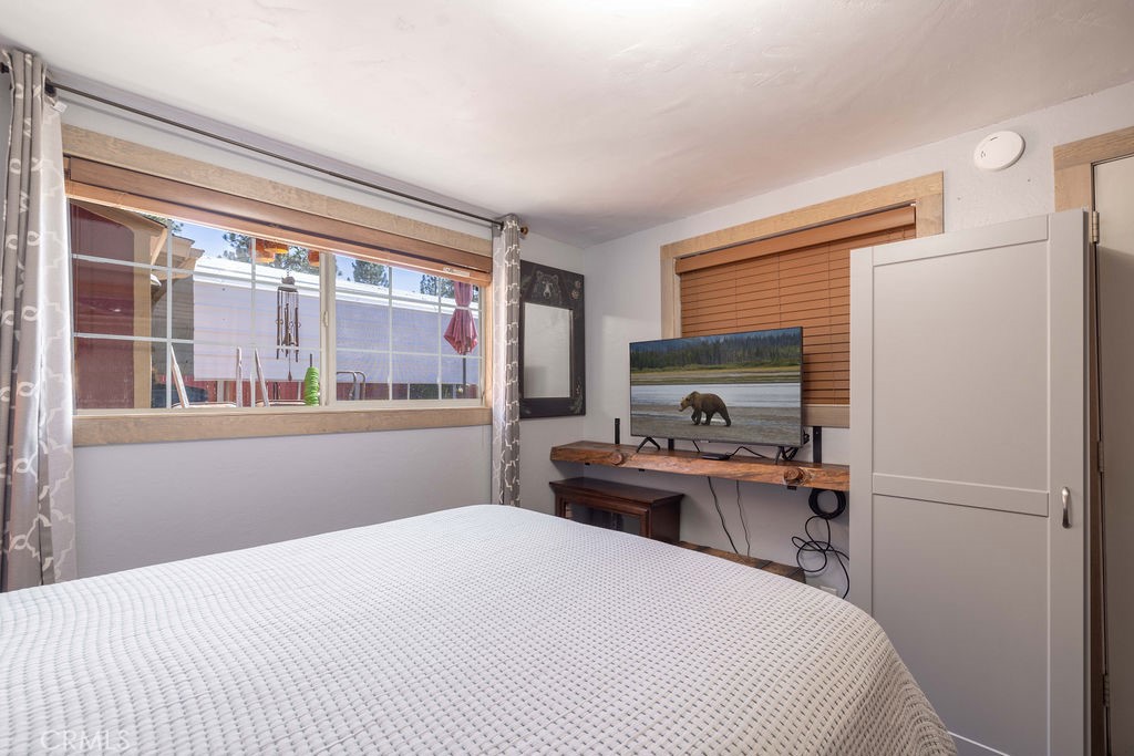 500 E Meadow Property Photo 18