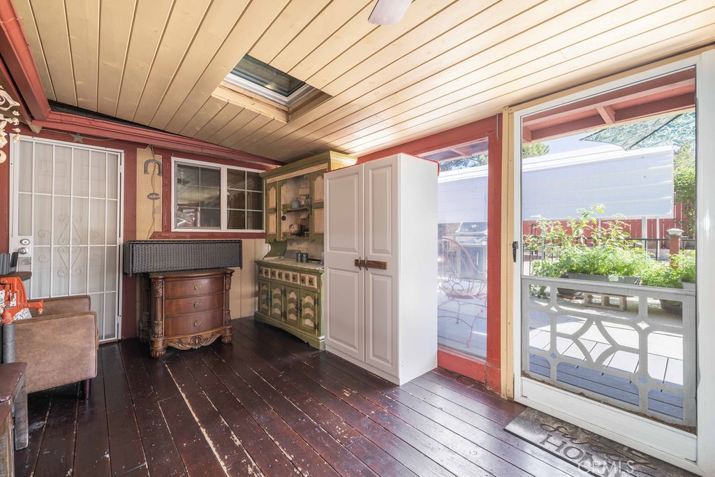500 E Meadow Property Photo 27