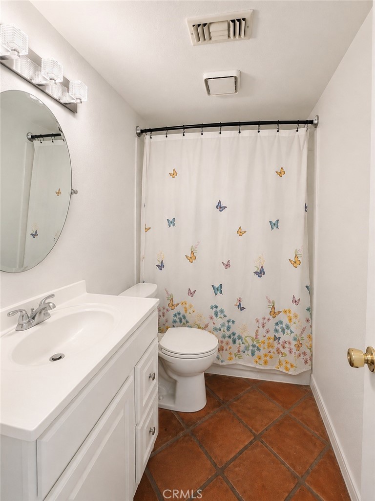 376 E 12th Property Photo 10