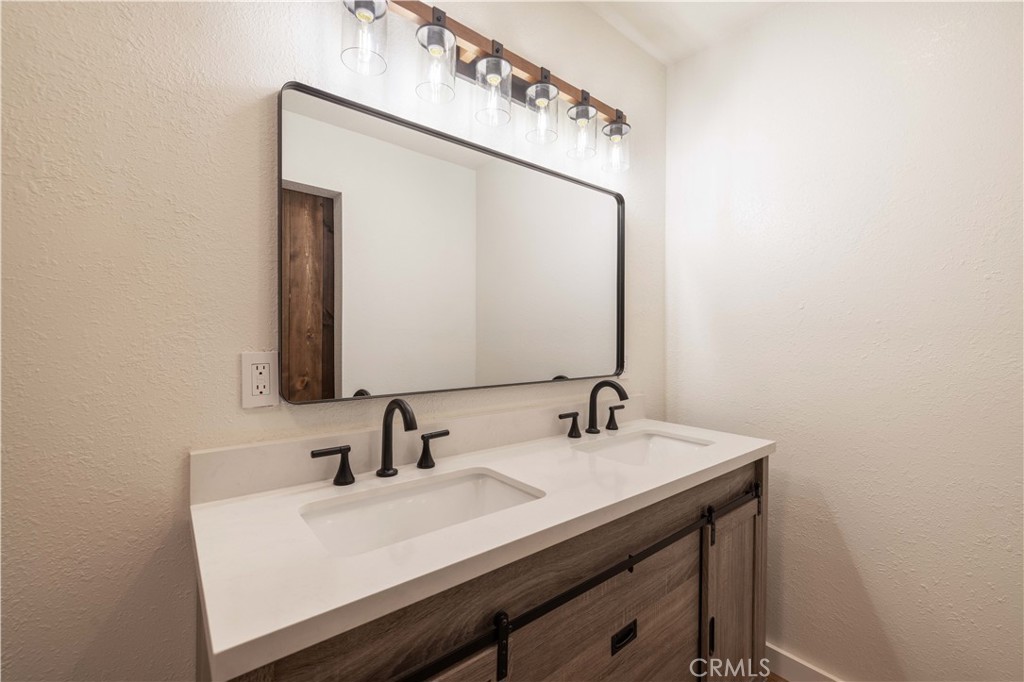 304 Greenspot Property Photo 32