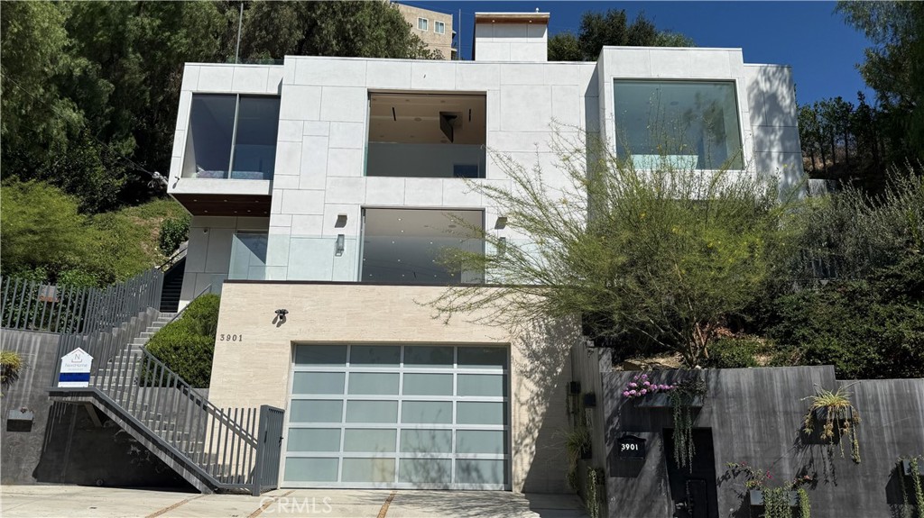 3901 Avenida Del Sol Property Photo 3