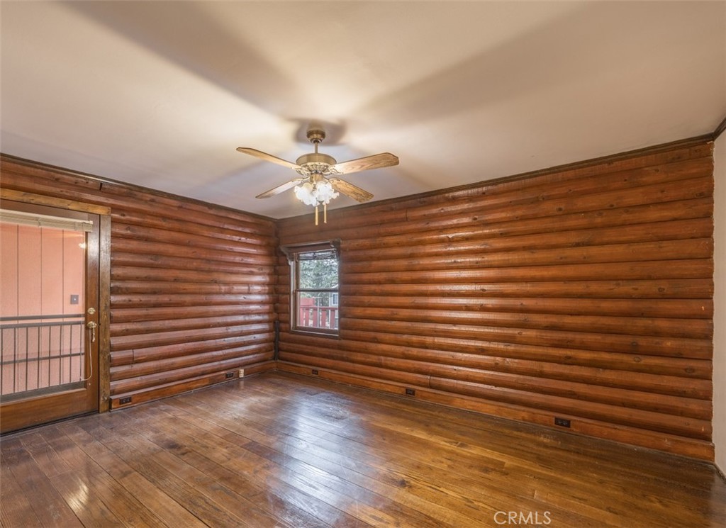 925 E Lane Property Photo 17