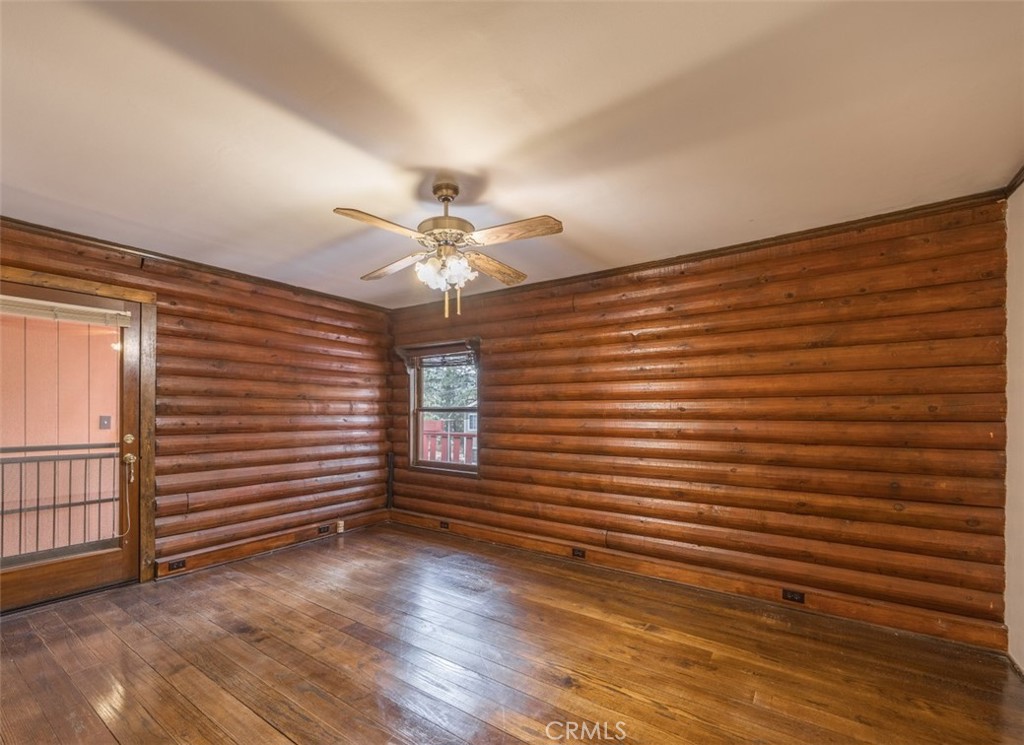 925 E Lane Property Photo 17