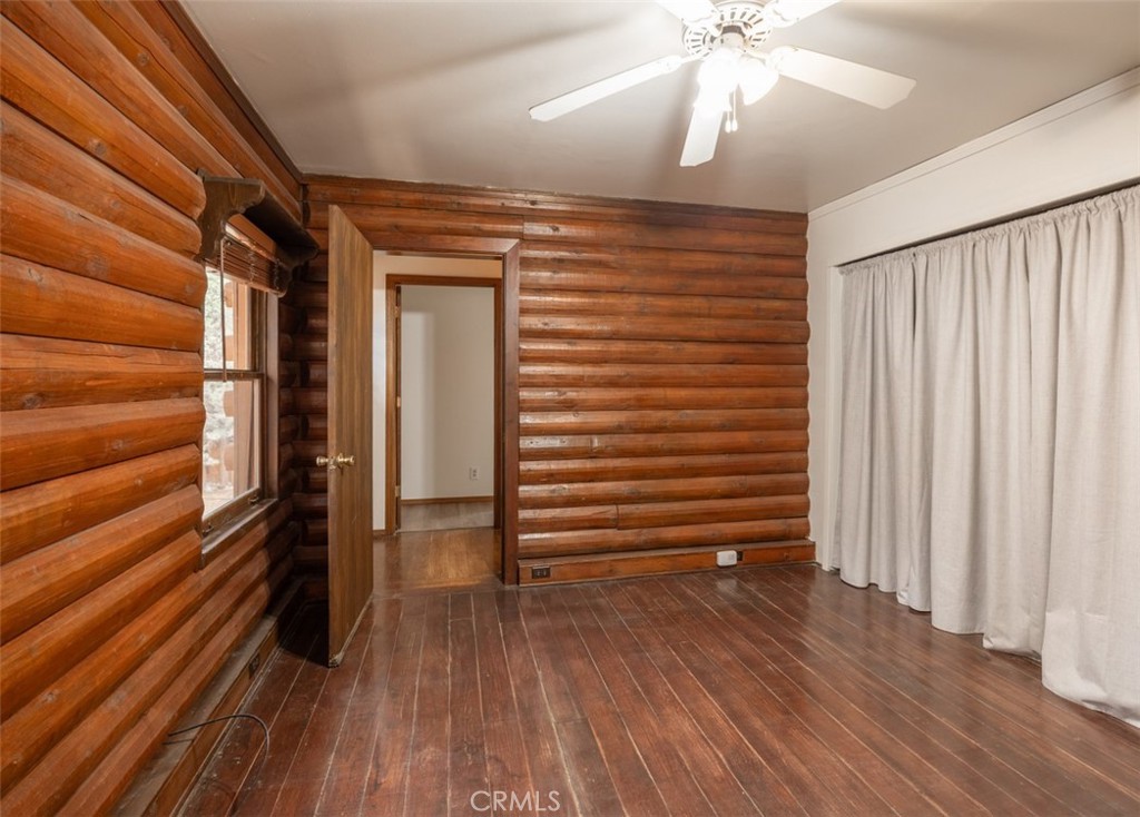 925 E Lane Property Photo 21