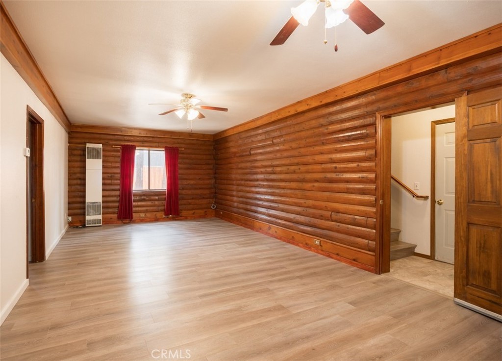 925 E Lane Property Photo 34