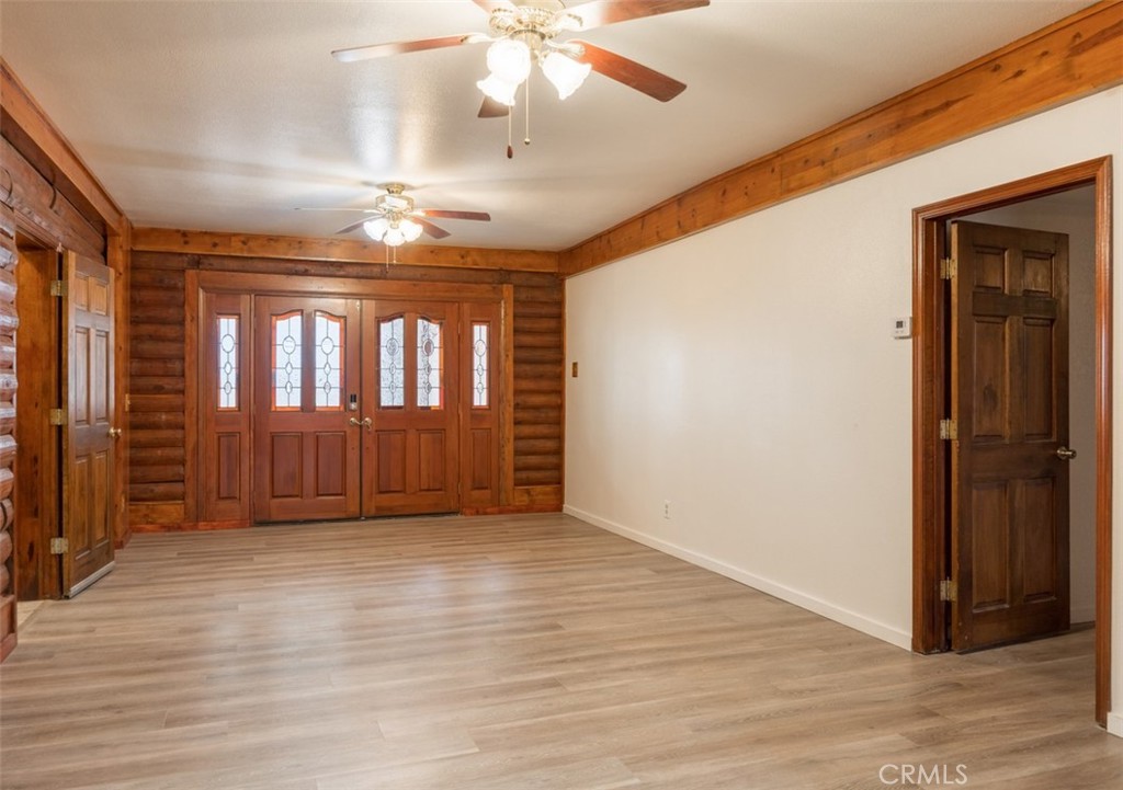 925 E Lane Property Photo 35