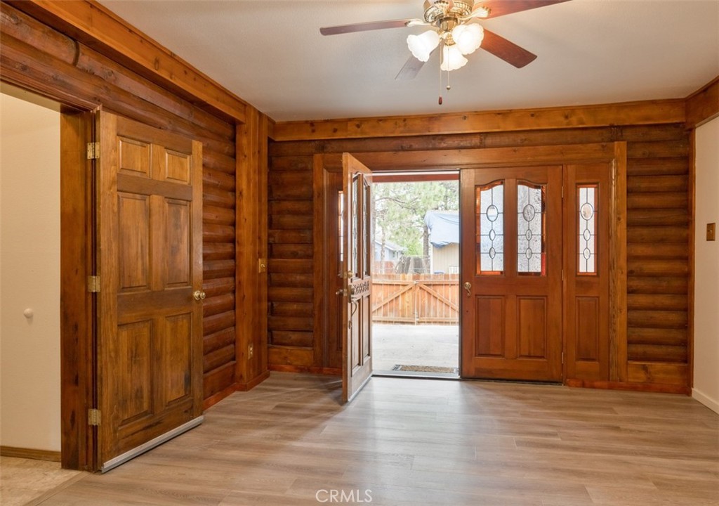 925 E Lane Property Photo 36