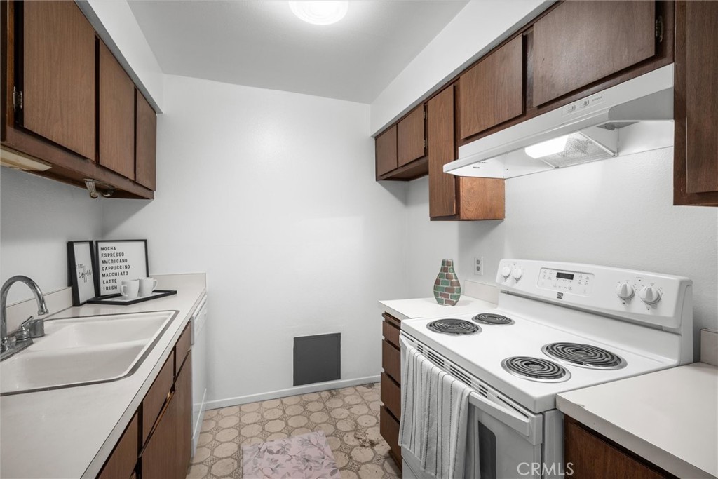 8120 Raintree Circle Property Photo 7