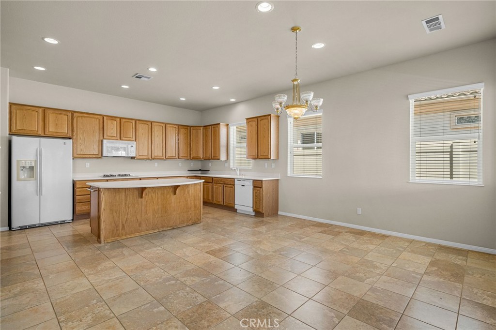 957 Avenal Property Photo 6