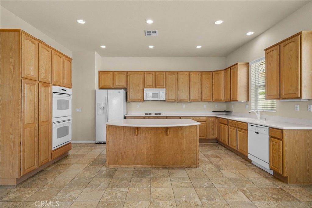 957 Avenal Property Photo 7