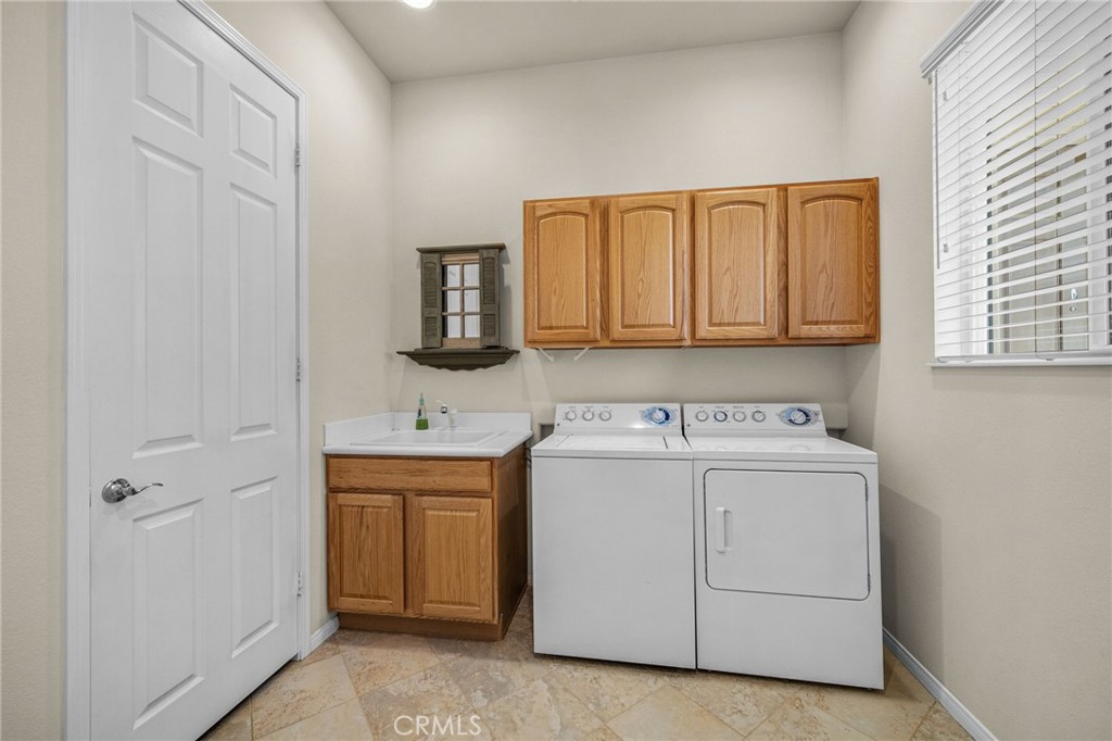 957 Avenal Property Photo 10