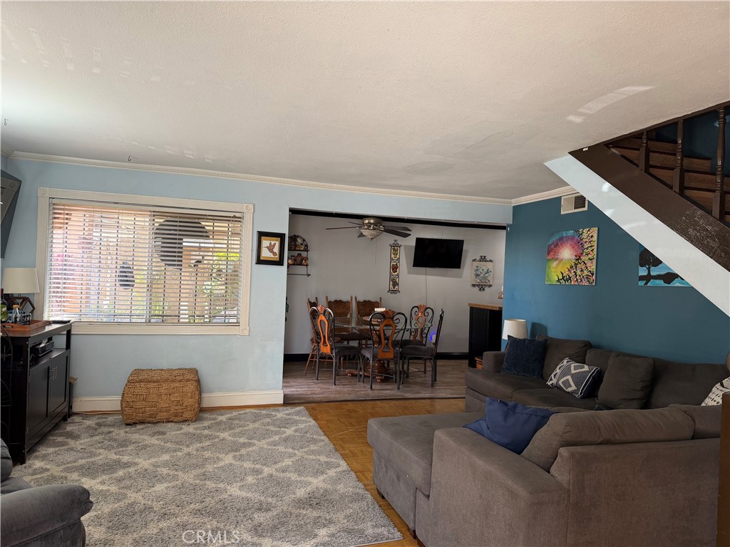 5211 Clara Street C Property Photo 6
