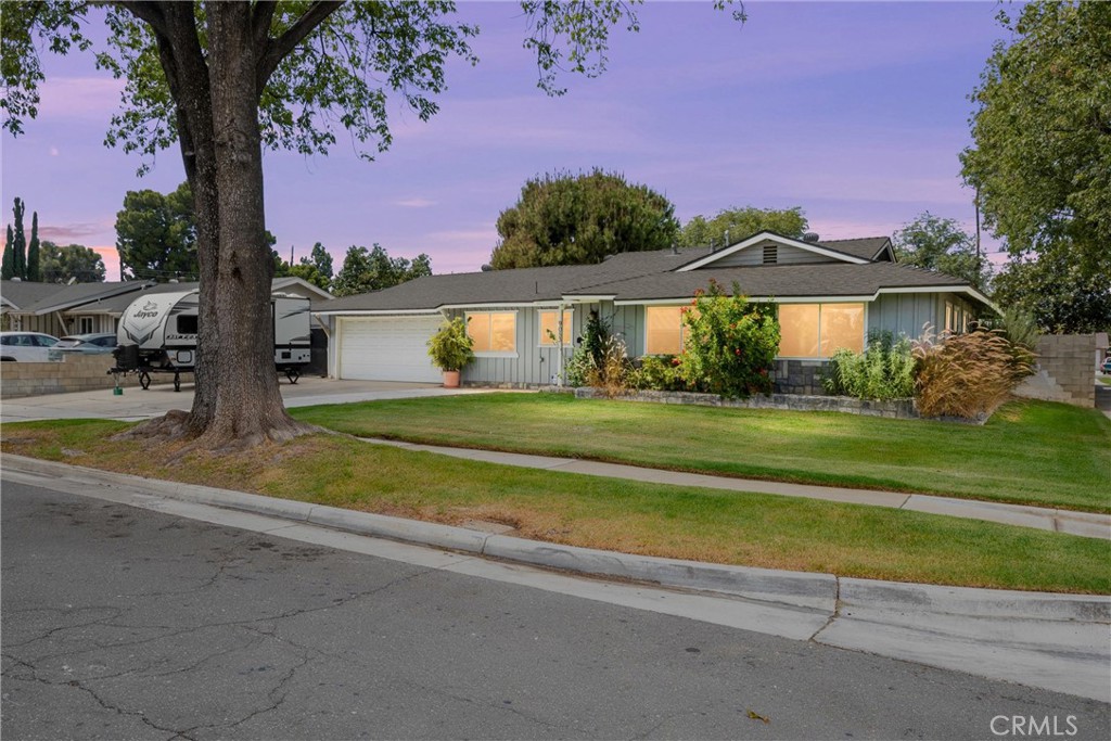 9053 Delano Property Photo 3