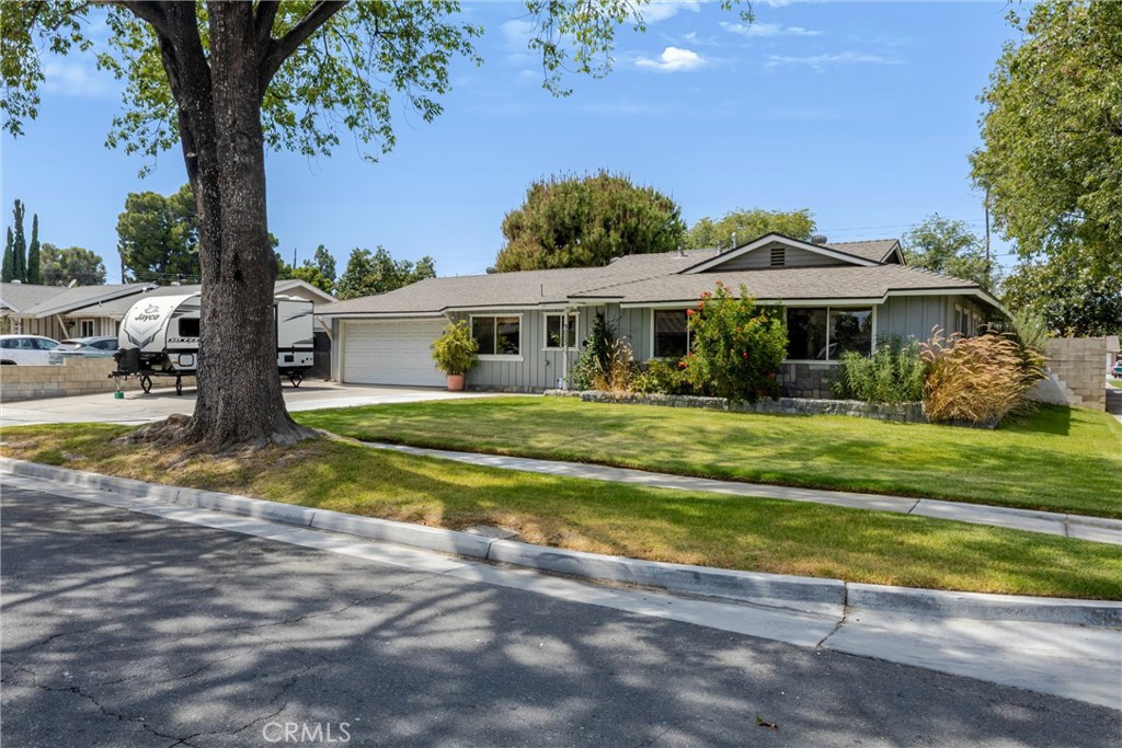 9053 Delano Property Photo 4
