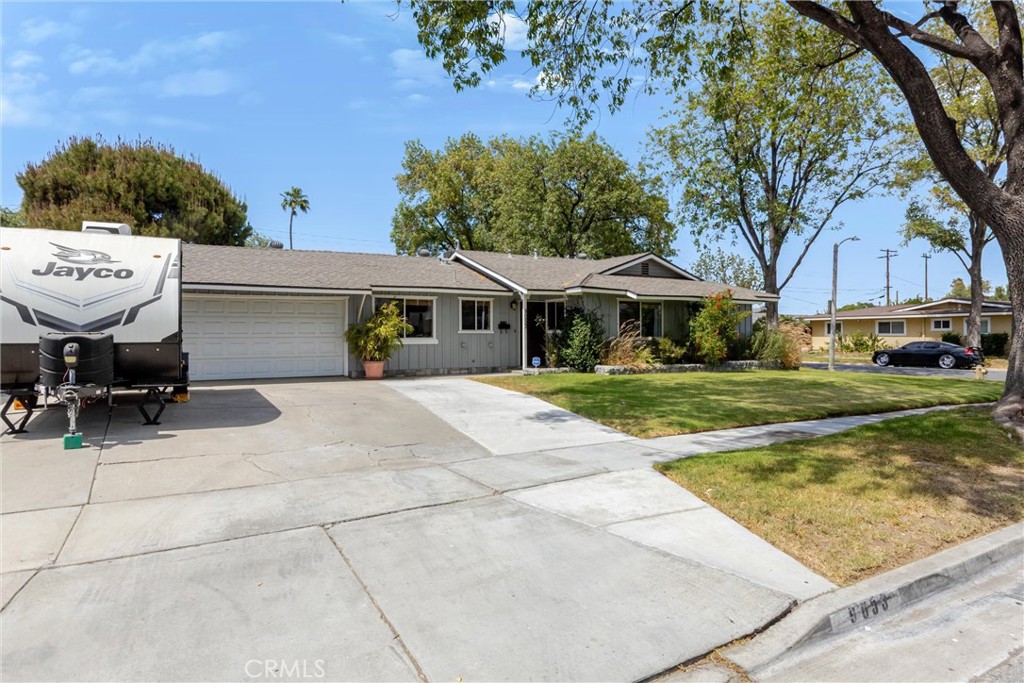 9053 Delano Property Photo 6