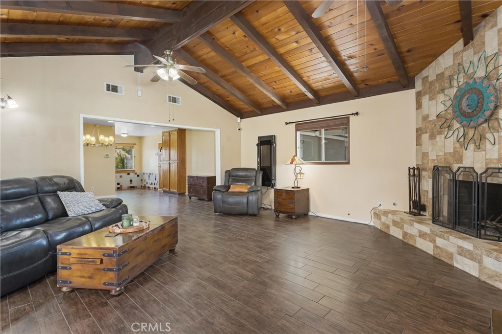 9053 Delano Property Photo 9