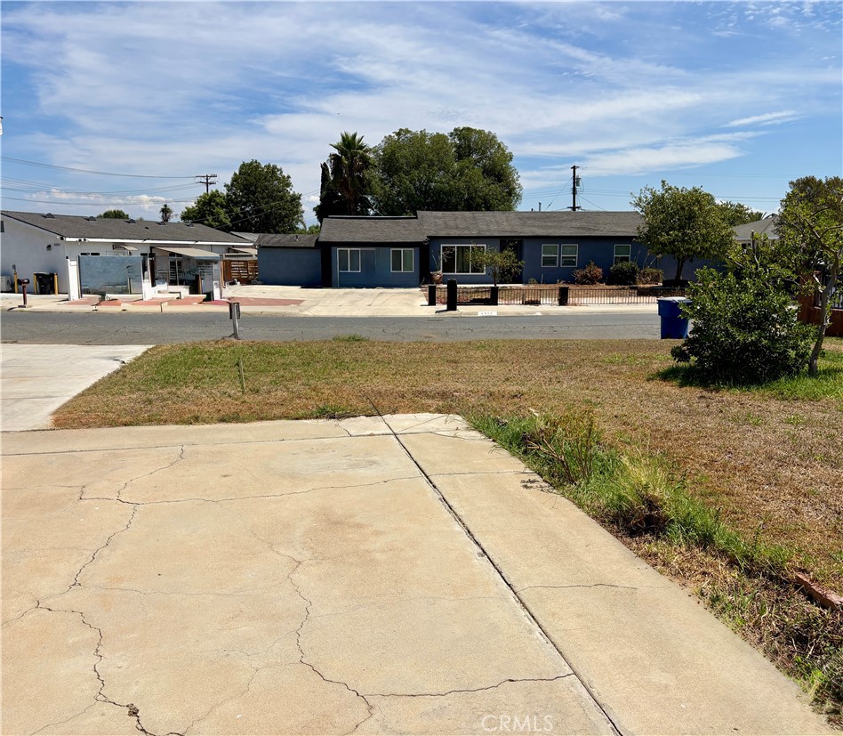 5580 Noble Street Property Photo 4
