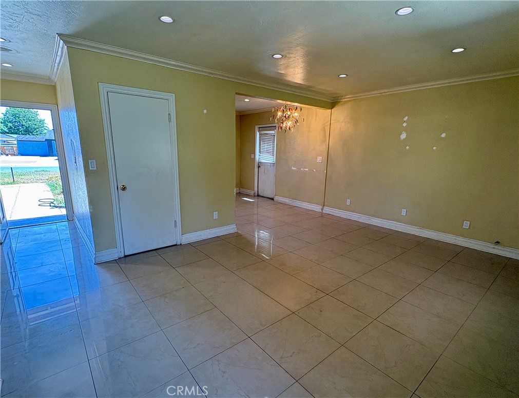 5580 Noble Street Property Photo 7