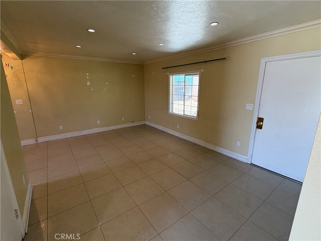 5580 Noble Street Property Photo 9