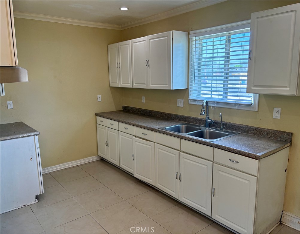 5580 Noble Street Property Photo 13