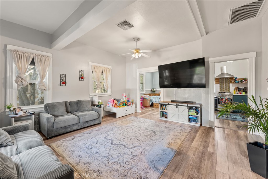 116 11th Property Photo 3