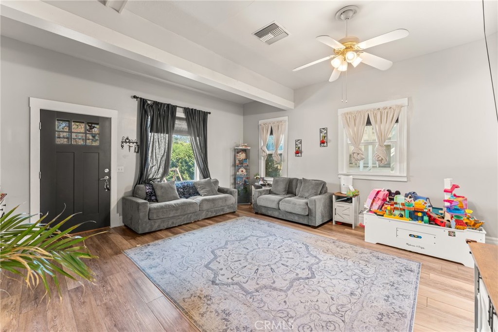 116 11th Property Photo 4